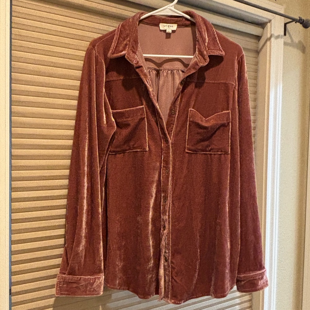 Women’s Umgee velour button up shirt